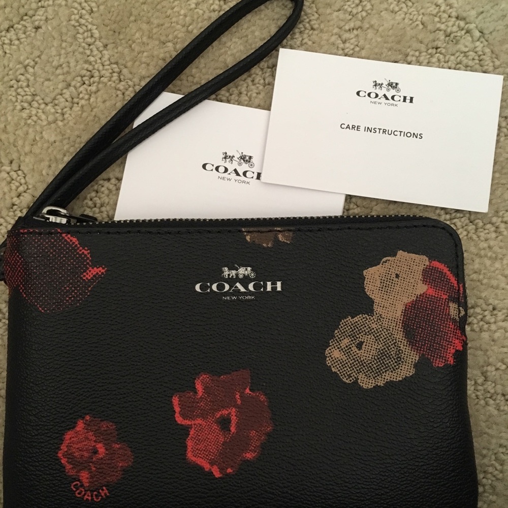 💥HOT SALE💥COACH Wristlet NEW -PRICE FIRM